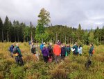 Projektmitglieder sind auf der Fläche im Bannwald Napf
