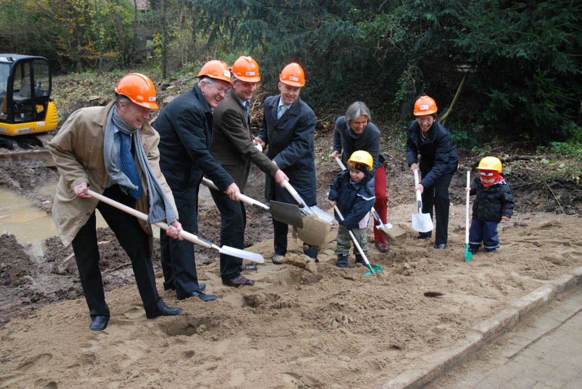 Symbolic first cut of the spade on 2 November 2012