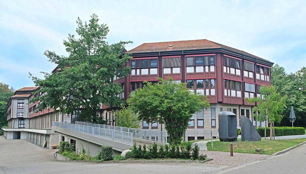Hauptgebäude in der Wonnhaldestraße 4